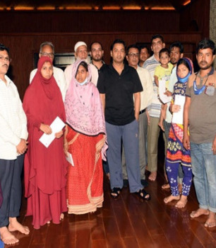 Families of Nahid, Morsalin get Bashundhara Group donation